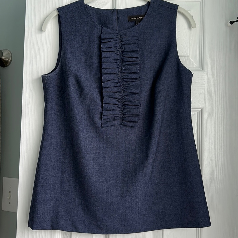 Banana Republic sleeveless top size 2